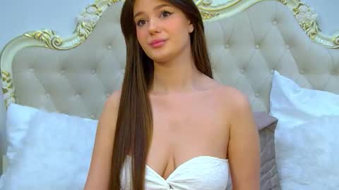 Snapshot of violettacosmo chatting on 11.15.25 ViolettaCosmo online show from 11.15.25