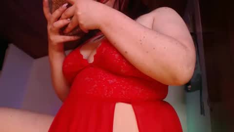 Snapshot of violettasexycam chatting on 12.18.24 violetafetish online show from 12.18.24