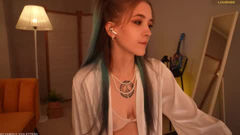 violettessa online show from 10.15.25