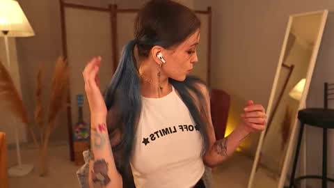 violettessa online show from 11.14.25