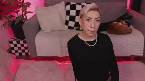 Snapshot of violettgrey_ chatting on 11.07.25 Violet online show from 11.07.25