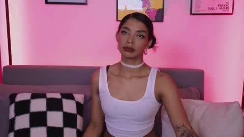 Snapshot of violettgrey_ chatting on 11.10.25 Violet online show from 11.10.25