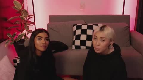 Snapshot of violettgrey_ chatting on 11.13.25 Violet online show from 11.13.25