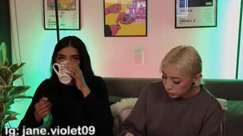 Snapshot of violettgrey_ chatting on 12.04.25 Violet online show from 12.04.25