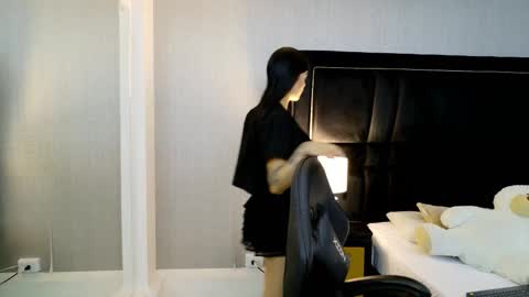 Snapshot of violettjhonson chatting on 12.15.25 ViolettJhonson online show from 12.15.25