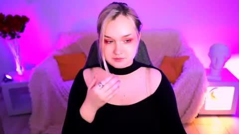 Snapshot of violettwoods chatting on 05.27.26 Violett online show from 05.27.26