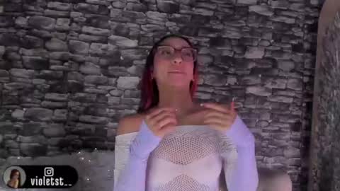 Snapshot of violetwinters_ chatting on 06.11.26 violetwinters_ online show from 06.11.26
