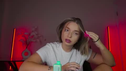 Snapshot of viollasinzz chatting on 10.29.25 Violla online show from 10.29.25