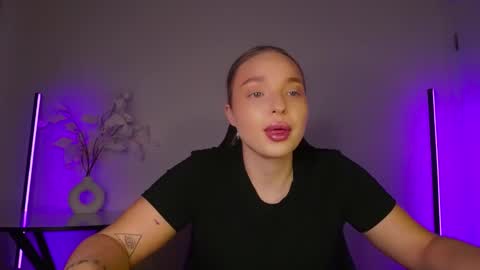 Snapshot of viollasinzz chatting on 11.07.25 Violla online show from 11.07.25