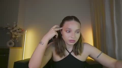 Snapshot of viollasinzz chatting on 06.15.26 Violla online show from 06.15.26