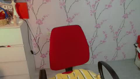 Snapshot of virgenpearl chatting on 10.01.25 Pearl online show from 10.01.25