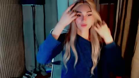 Snapshot of virgenpearl chatting on 10.10.25 Pearl online show from 10.10.25