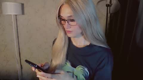 Snapshot of virgenpearl chatting on 10.26.25 Pearl online show from 10.26.25