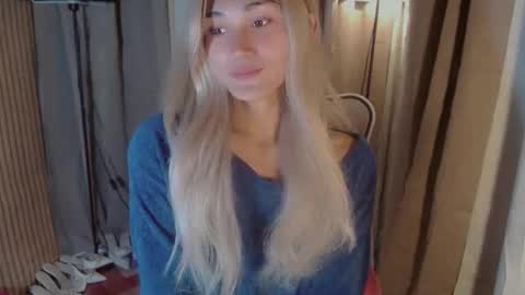 Snapshot of virgenpearl chatting on 11.09.25 Pearl online show from 11.09.25