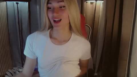 Snapshot of virgenpearl chatting on 11.14.25 Pearl online show from 11.14.25