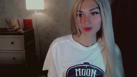 Snapshot of virgenpearl chatting on 11.19.25 Pearl online show from 11.19.25