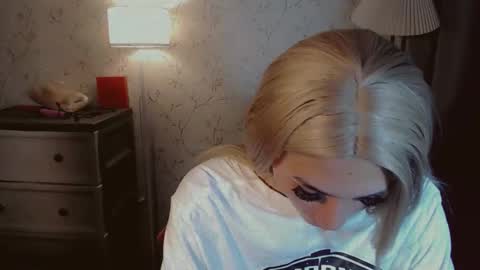 Snapshot of virgenpearl chatting on 11.20.25 Pearl online show from 11.20.25