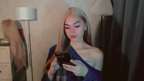 Snapshot of virgenpearl chatting on 11.27.25 Pearl online show from 11.27.25