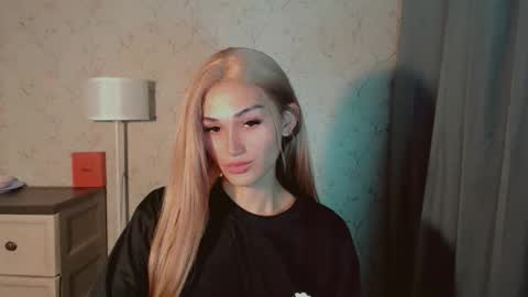 Snapshot of virgenpearl chatting on 11.30.25 Pearl online show from 11.30.25