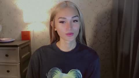 Snapshot of virgenpearl chatting on 12.01.25 Pearl online show from 12.01.25