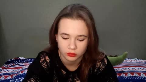 Mia online show from 10.15.25