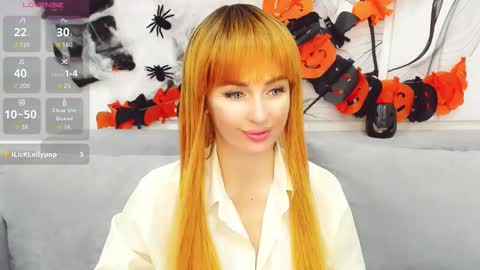 Snapshot of vita_flowen chatting on 10.30.25 Vita online show from 10.30.25