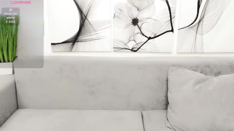 Snapshot of vita_flowen chatting on 11.28.25 Vita online show from 11.28.25