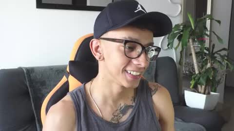 Snapshot of vito_benz chatting on 10.25.25 VITO BENZ online show from 10.25.25