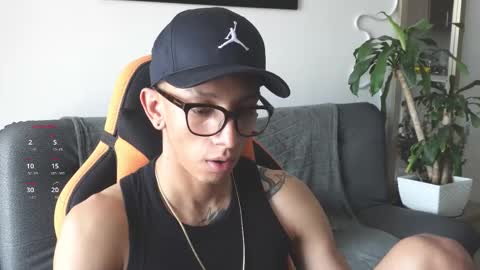 Snapshot of vito_benz chatting on 10.29.25 VITO BENZ online show from 10.29.25