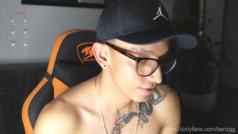 Snapshot of vito_benz chatting on 11.17.25 VITO BENZ online show from 11.17.25