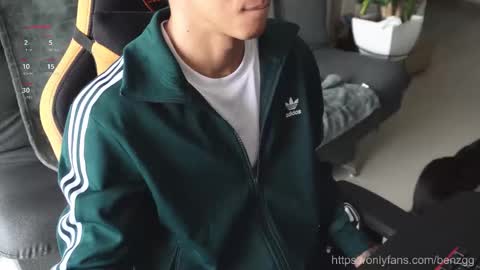 Snapshot of vito_benz chatting on 11.20.25 VITO BENZ online show from 11.20.25