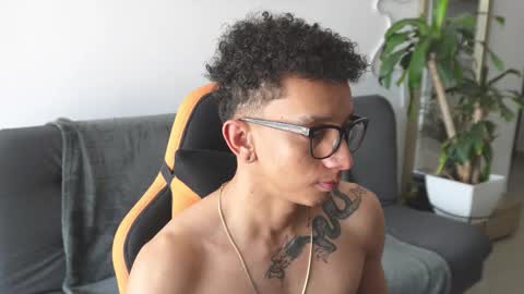 Snapshot of vito_benz chatting on 11.29.25 VITO BENZ online show from 11.29.25