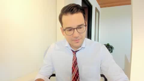 Snapshot of vito_ferrero chatting on 11.18.25 Vito Ferrer online show from 11.18.25