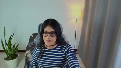 Snapshot of vitta_alfayed chatting on 10.28.25 VittaaaPlease help me with your thumbs up its important online show from 10.28.25