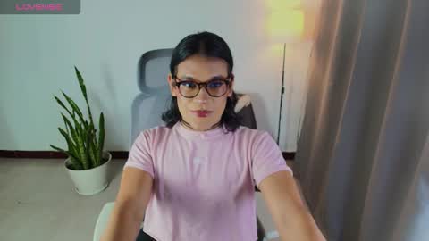 Snapshot of vitta_alfayed chatting on 11.08.25 VittaaaPlease help me with your thumbs up its important online show from 11.08.25