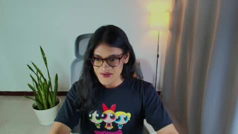 Snapshot of vitta_alfayed chatting on 11.13.25 VittaaaPlease help me with your thumbs up its important online show from 11.13.25