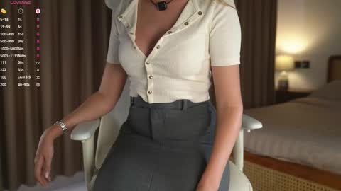 Snapshot of vivian_cb chatting on 11.19.25 Vivian online show from 11.19.25