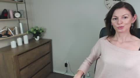 Vivian online show from 12.11.24