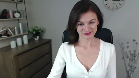 Vivian online show from 12.12.24