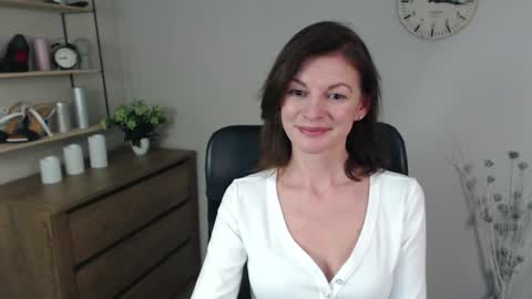 Vivian online show from 12.12.24