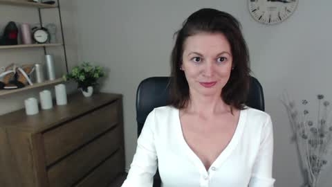 Vivian online show from 12.12.24