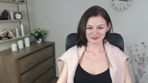 Vivian online show from 12.13.24