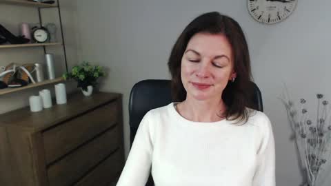 Vivian online show from 12.16.24