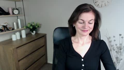 Vivian online show from 12.17.24