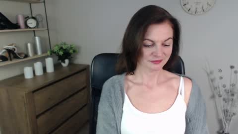 Vivian online show from 12.18.24