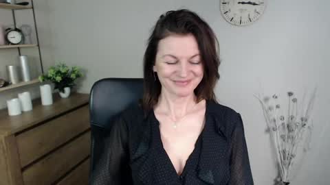 Vivian online show from 01.14.25