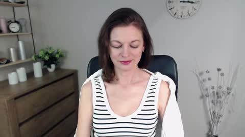 Vivian online show from 01.17.25