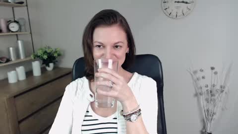 Vivian online show from 01.17.25