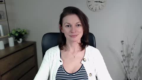 Vivian online show from 01.23.25