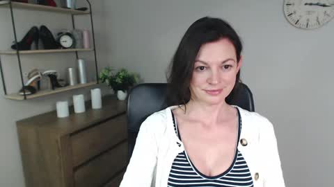 Vivian online show from 01.30.25